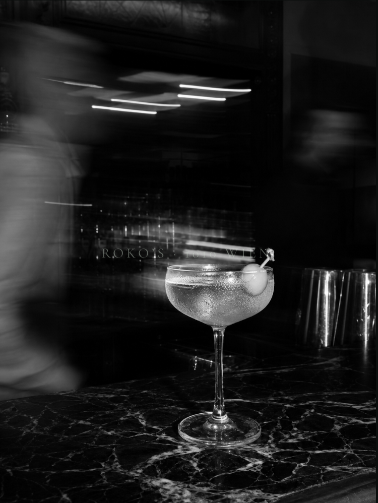 Cocktailbar bei Nacht